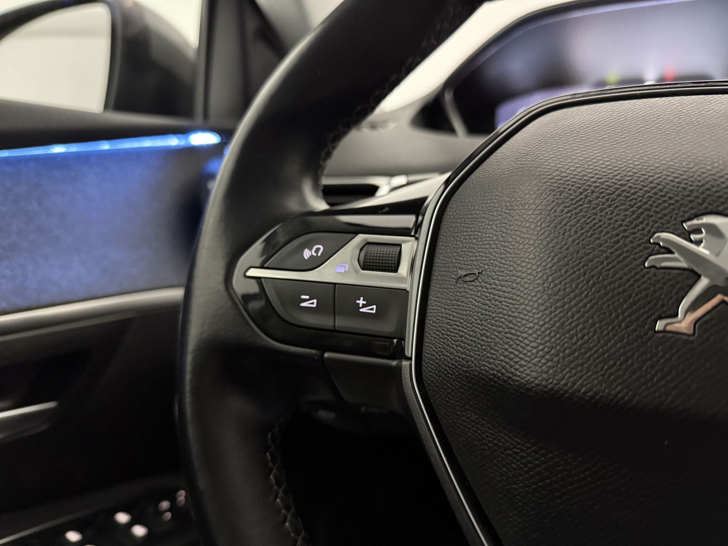 Peugeot 5008 1.2 PureTech 7p. | 360° | Virtual | Sfeer | Trekh. | Carplay | Cruise | Navi | NAP