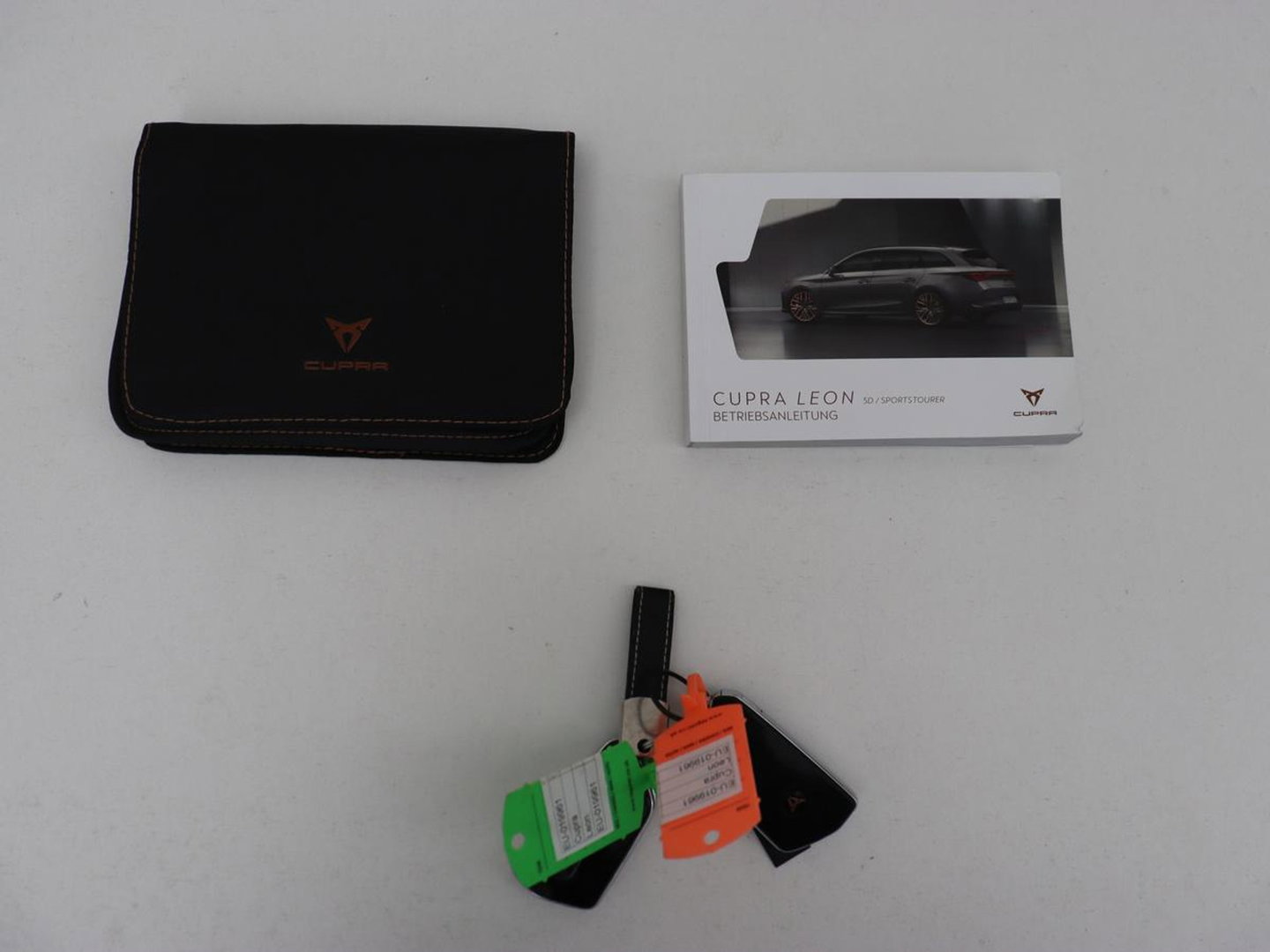 CUPRA Leon 1.4 e-Hybrid | Stoelverwarming | Camera | Carplay | Sfeerverlichting | Navigatie | Full LED | Sportstoelen | Half leder | PHEV | Plug In