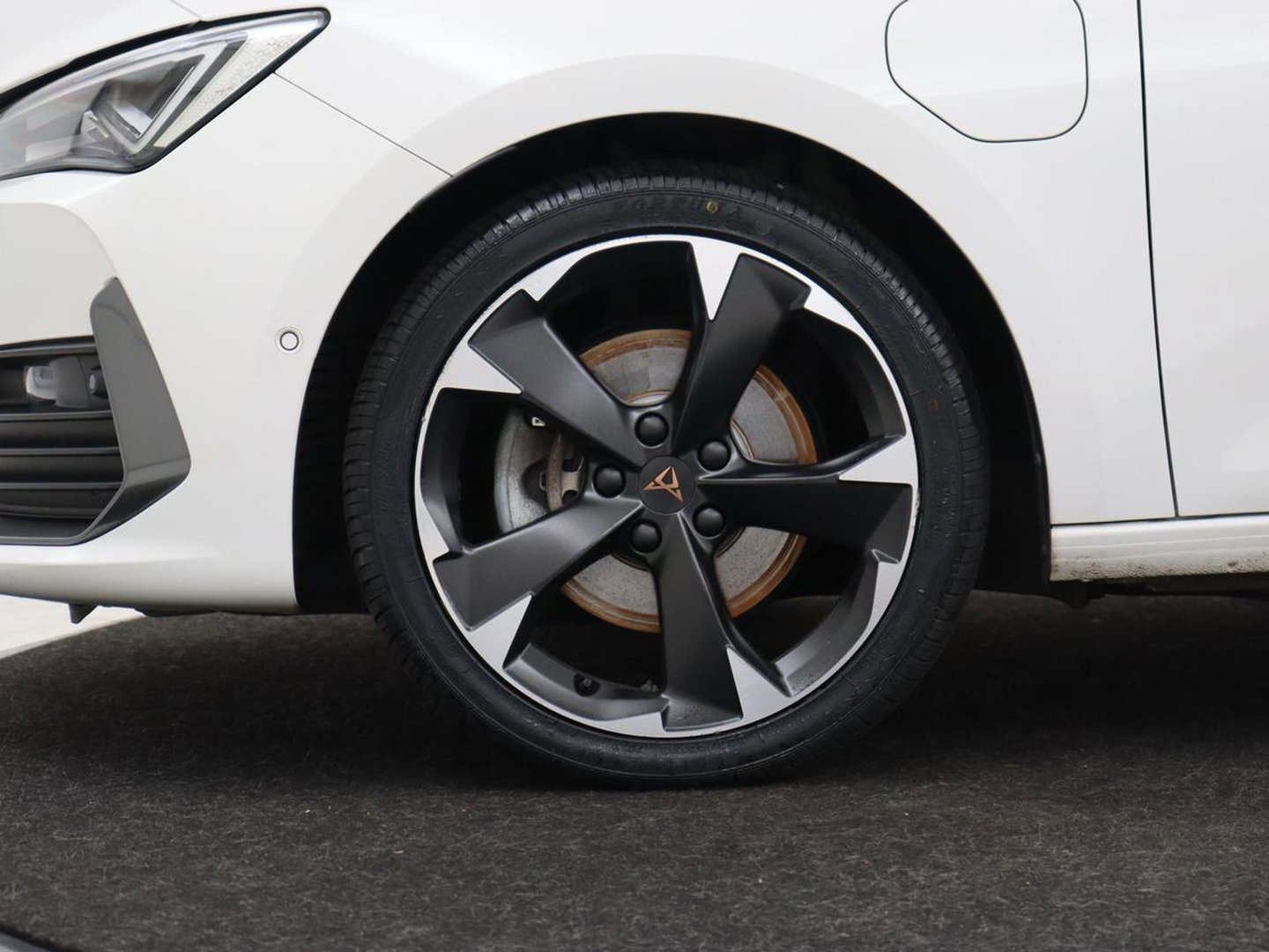 CUPRA Leon 1.4 e-Hybrid | Stoelverwarming | Camera | Carplay | Sfeerverlichting | Navigatie | Full LED | Sportstoelen | Half leder | PHEV | Plug In