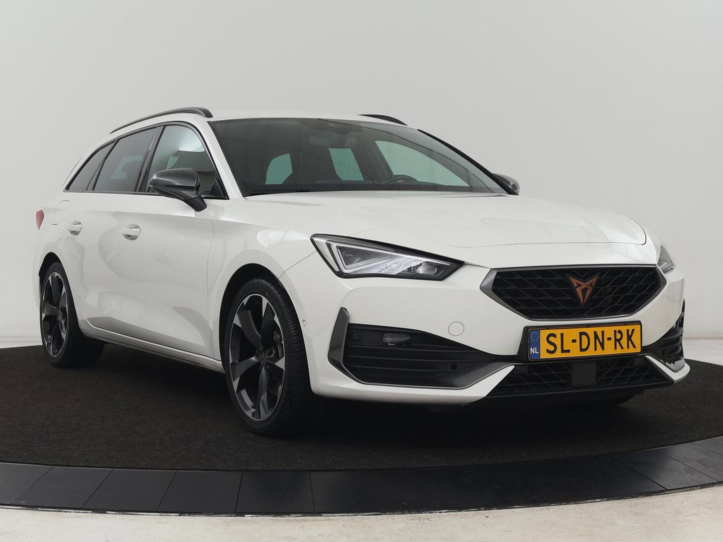 CUPRA Leon 1.4 e-Hybrid | Stoelverwarming | Camera | Carplay | Sfeerverlichting | Navigatie | Full LED | Sportstoelen | Half leder | PHEV | Plug In