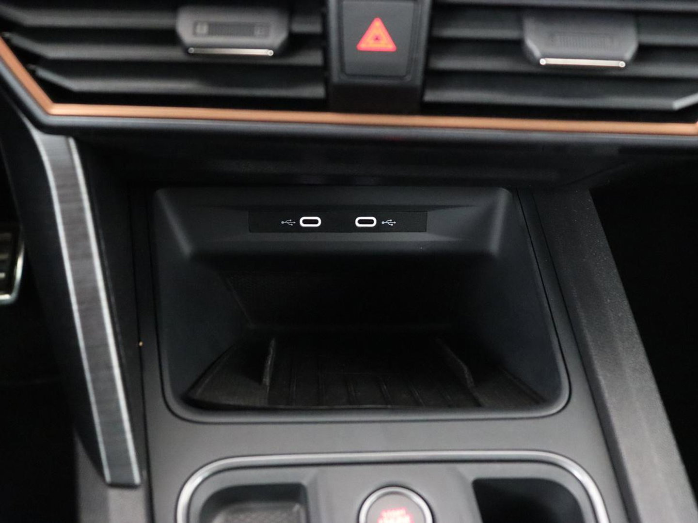 CUPRA Leon 1.4 e-Hybrid | Stoelverwarming | Camera | Carplay | Sfeerverlichting | Navigatie | Full LED | Sportstoelen | Half leder | PHEV | Plug In