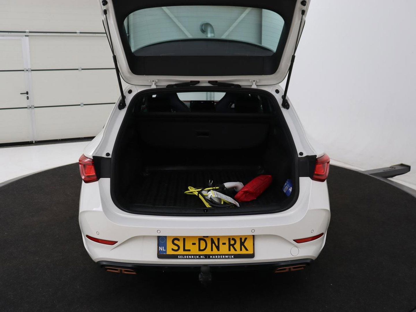 CUPRA Leon 1.4 e-Hybrid | Stoelverwarming | Camera | Carplay | Sfeerverlichting | Navigatie | Full LED | Sportstoelen | Half leder | PHEV | Plug In