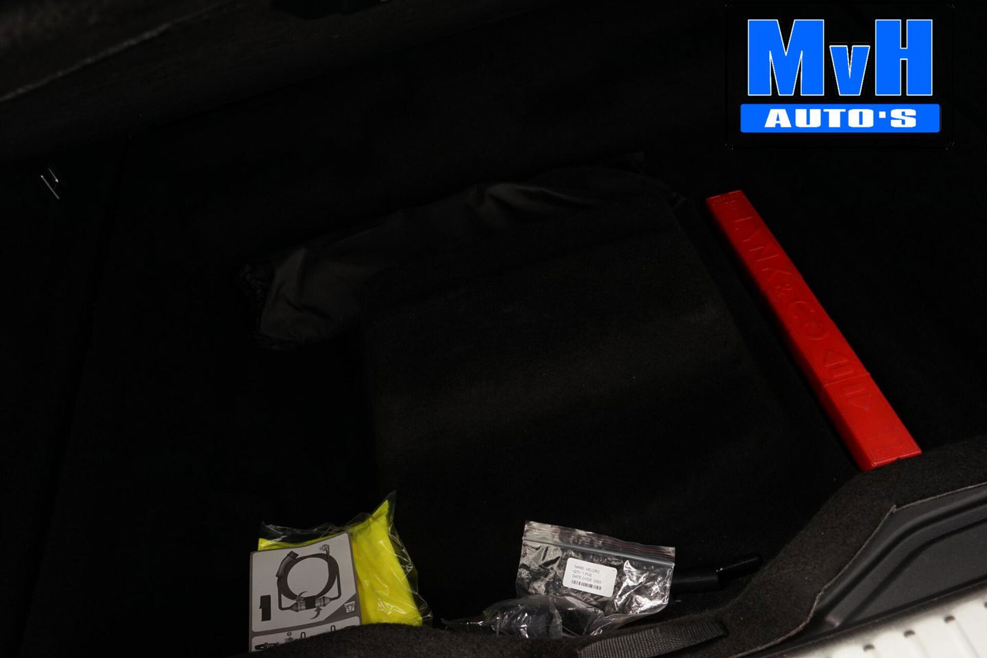 Lynk & Co 01 1.5 Hybride|FULL BLACK XL|ZWARTE.HEMEL|LEER|TREKH