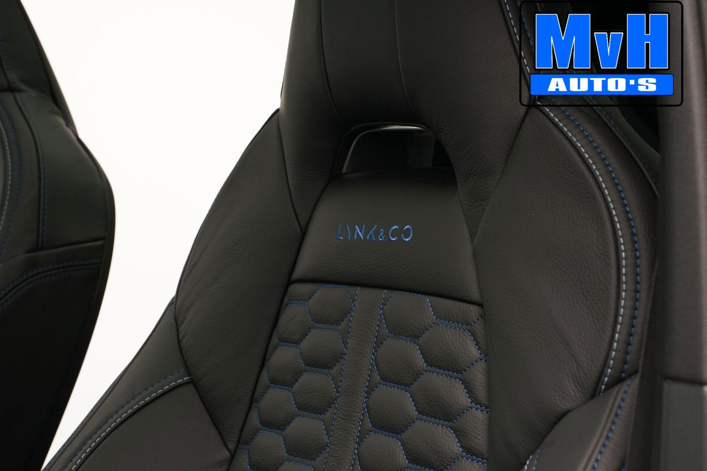 Lynk & Co 01 1.5 Hybride|FULL BLACK XL|ZWARTE.HEMEL|LEER|TREKH