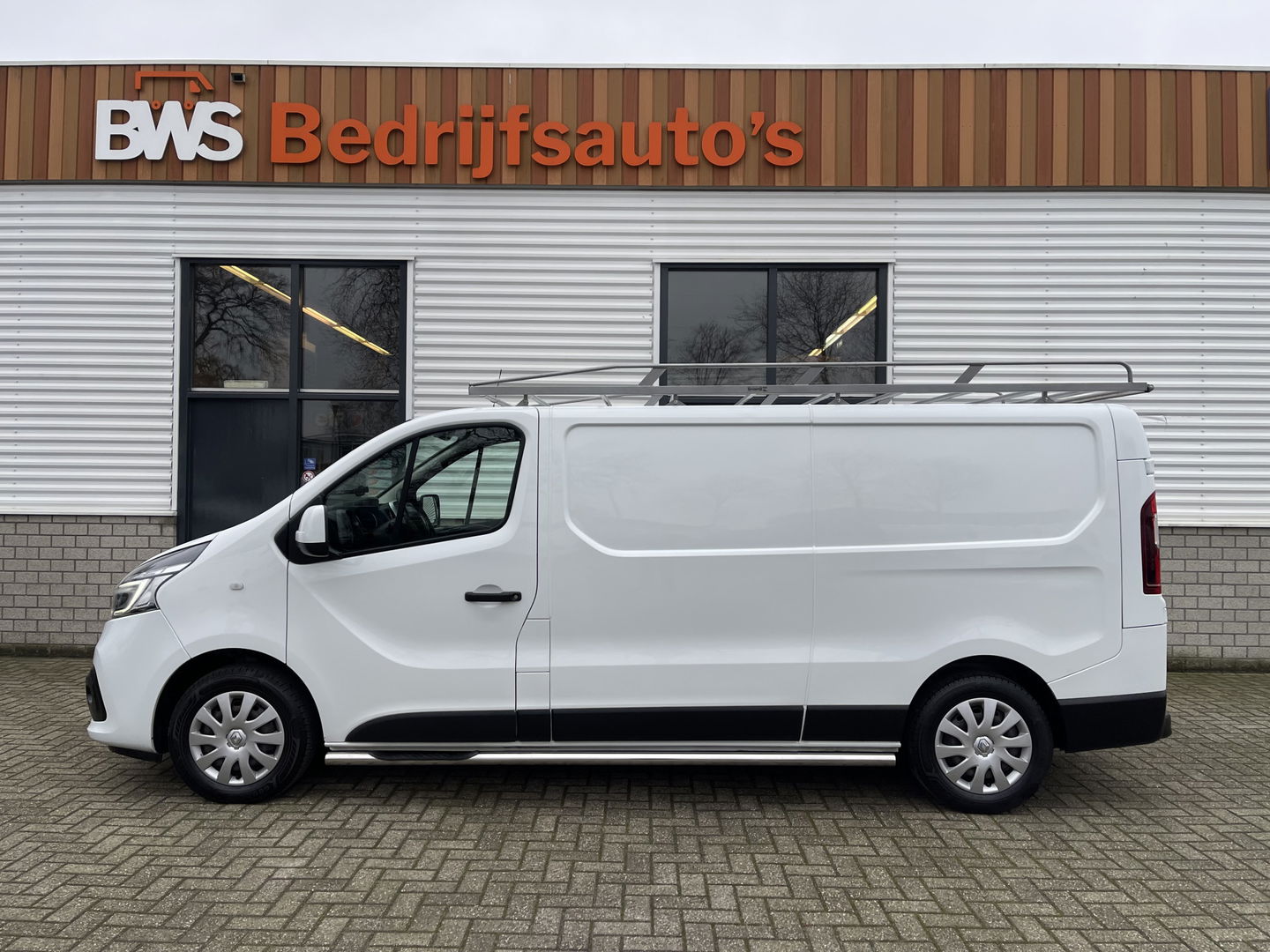 Renault Trafic 2.0 dCi 120pk T29 L2H1 Work Edition / vaste prijs rijklaar € 14.950 ex btw / lease vanaf € 252 / imperial / cruise / airco / navigatie / sidebars / euro 6