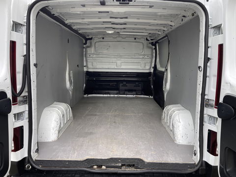 Renault Trafic 2.0 dCi 120pk T29 L2H1 Work Edition / vaste prijs rijklaar € 14.950 ex btw / lease vanaf € 252 / imperial / cruise / airco / navigatie / sidebars / euro 6