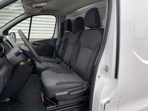 Renault Trafic 2.0 dCi 120pk T29 L2H1 Work Edition / vaste prijs rijklaar € 14.950 ex btw / lease vanaf € 252 / imperial / cruise / airco / navigatie / sidebars / euro 6