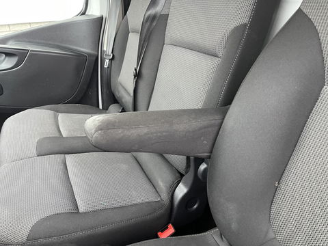 Renault Trafic 2.0 dCi 120pk T29 L2H1 Work Edition / vaste prijs rijklaar € 14.950 ex btw / lease vanaf € 252 / imperial / cruise / airco / navigatie / sidebars / euro 6