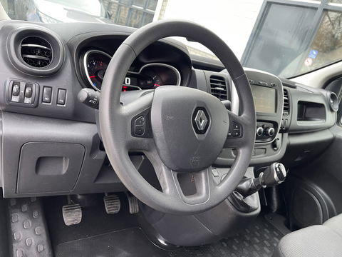 Renault Trafic 2.0 dCi 120pk T29 L2H1 Work Edition / vaste prijs rijklaar € 14.950 ex btw / lease vanaf € 252 / imperial / cruise / airco / navigatie / sidebars / euro 6