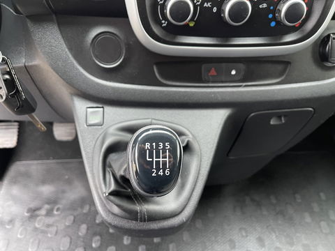 Renault Trafic 2.0 dCi 120pk T29 L2H1 Work Edition / vaste prijs rijklaar € 14.950 ex btw / lease vanaf € 252 / imperial / cruise / airco / navigatie / sidebars / euro 6