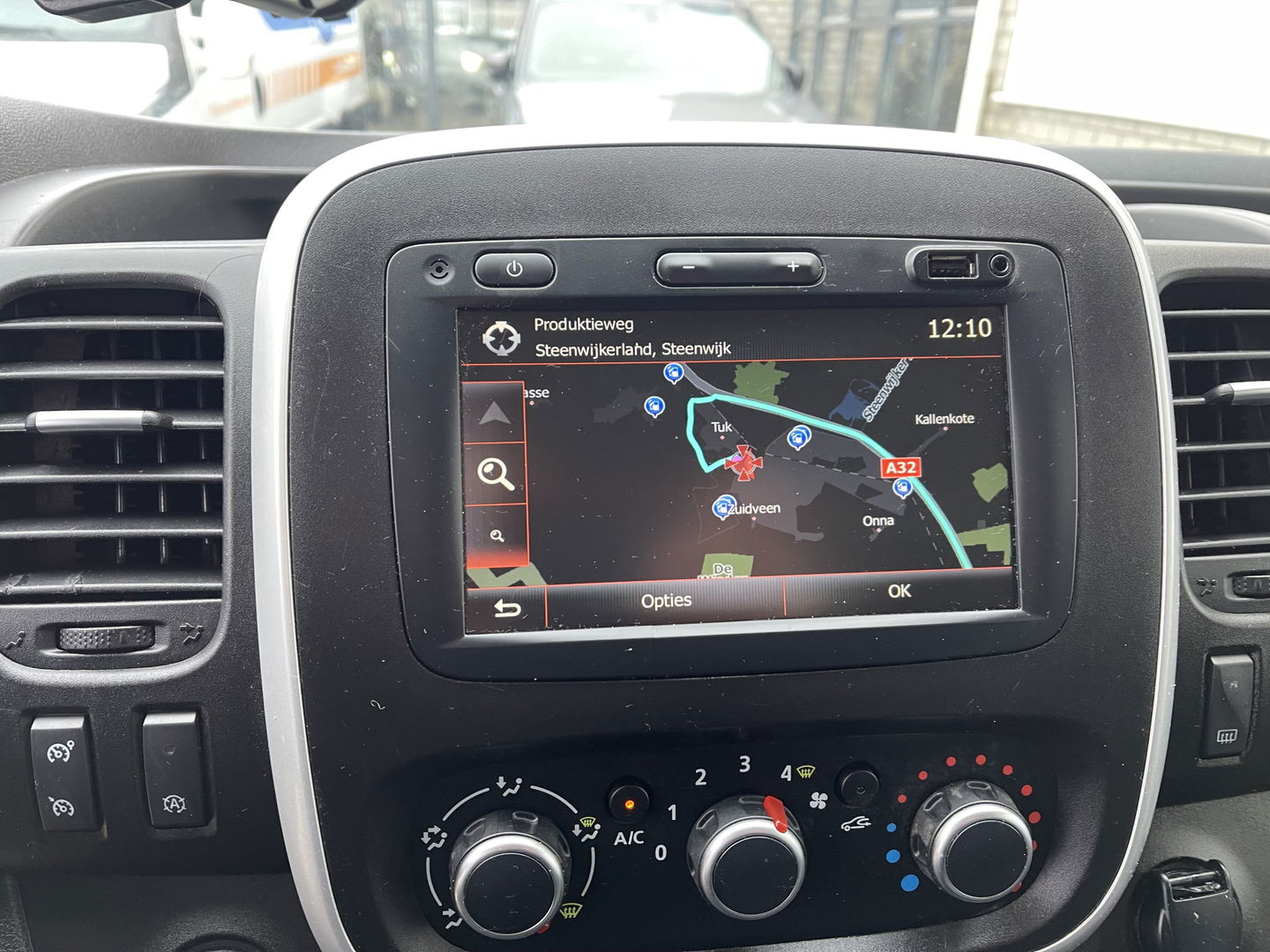 Renault Trafic 2.0 dCi 120pk T29 L2H1 Work Edition / vaste prijs rijklaar € 14.950 ex btw / lease vanaf € 252 / imperial / cruise / airco / navigatie / sidebars / euro 6