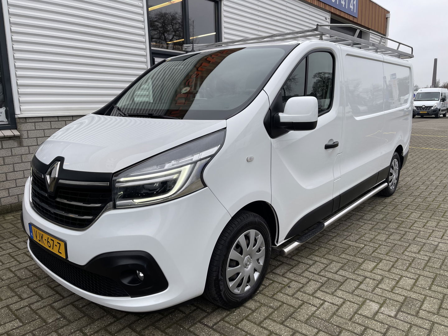 Renault Trafic 2.0 dCi 120pk T29 L2H1 Work Edition / vaste prijs rijklaar € 14.950 ex btw / lease vanaf € 252 / imperial / cruise / airco / navigatie / sidebars / euro 6