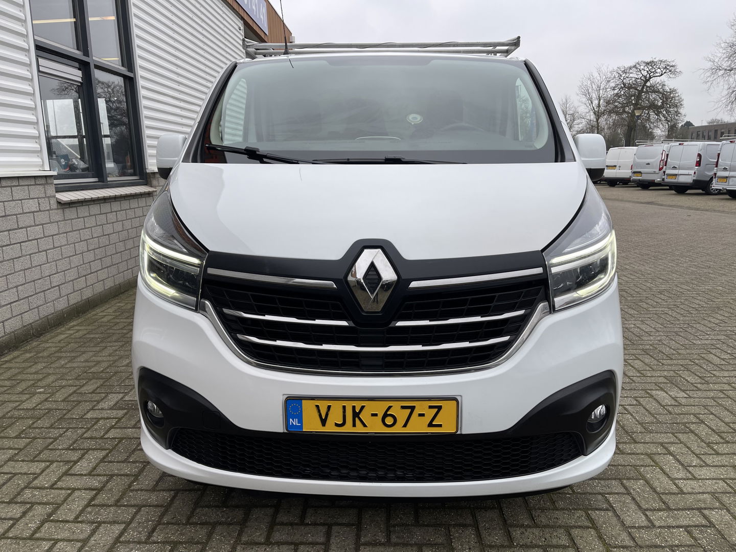 Renault Trafic 2.0 dCi 120pk T29 L2H1 Work Edition / vaste prijs rijklaar € 14.950 ex btw / lease vanaf € 252 / imperial / cruise / airco / navigatie / sidebars / euro 6