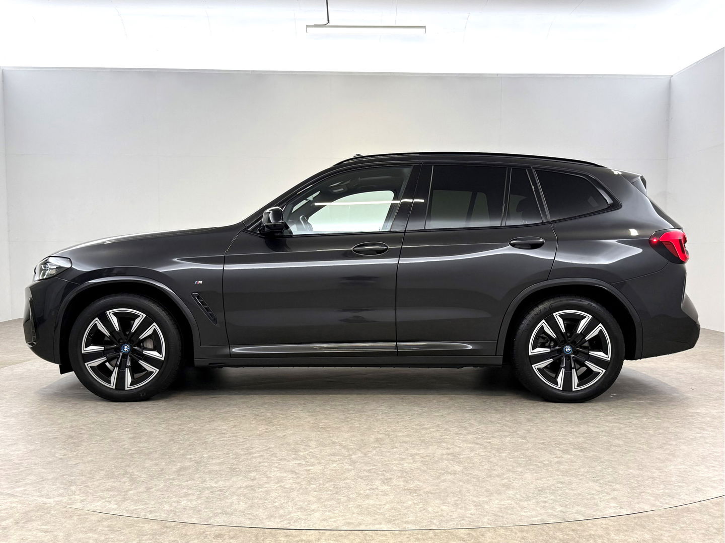 BMW iX3 Executive 80 kWh M-Sport | SOH 95% | Snelladen | Pano | Virtual | Sfeer | Camera | Memory | Carplay | Adap. Cruise | NAP