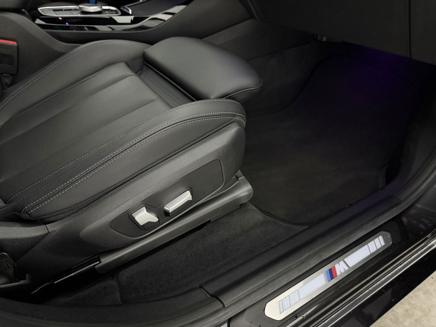 BMW iX3 Executive 80 kWh M-Sport | SOH 95% | Snelladen | Pano | Virtual | Sfeer | Camera | Memory | Carplay | Adap. Cruise | NAP