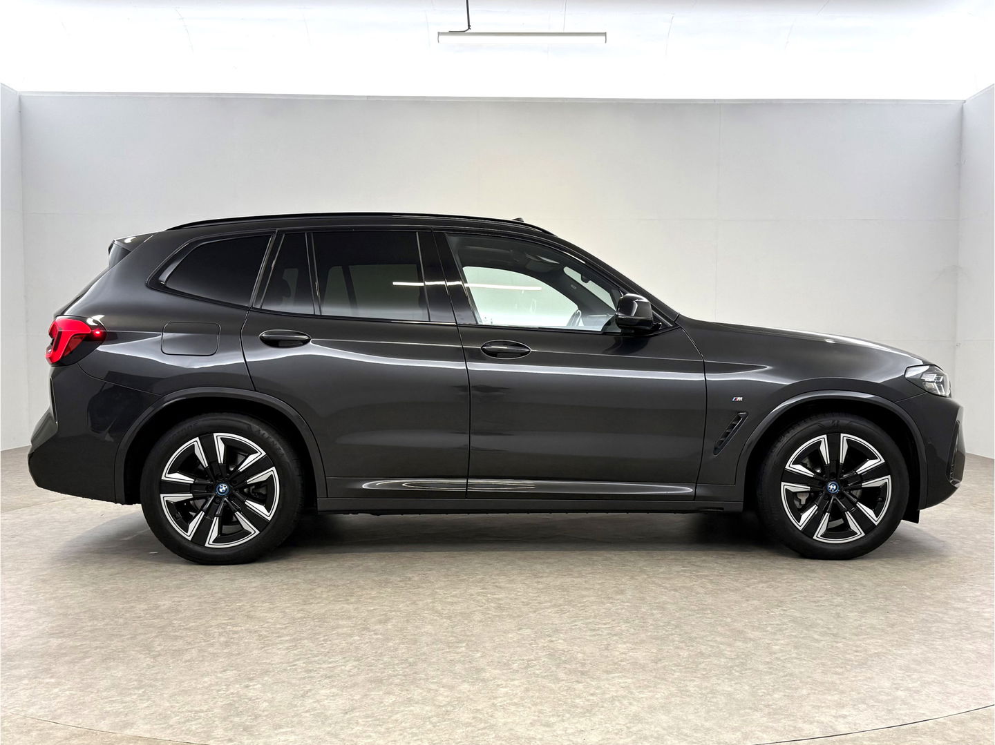 BMW iX3 Executive 80 kWh M-Sport | SOH 95% | Snelladen | Pano | Virtual | Sfeer | Camera | Memory | Carplay | Adap. Cruise | NAP