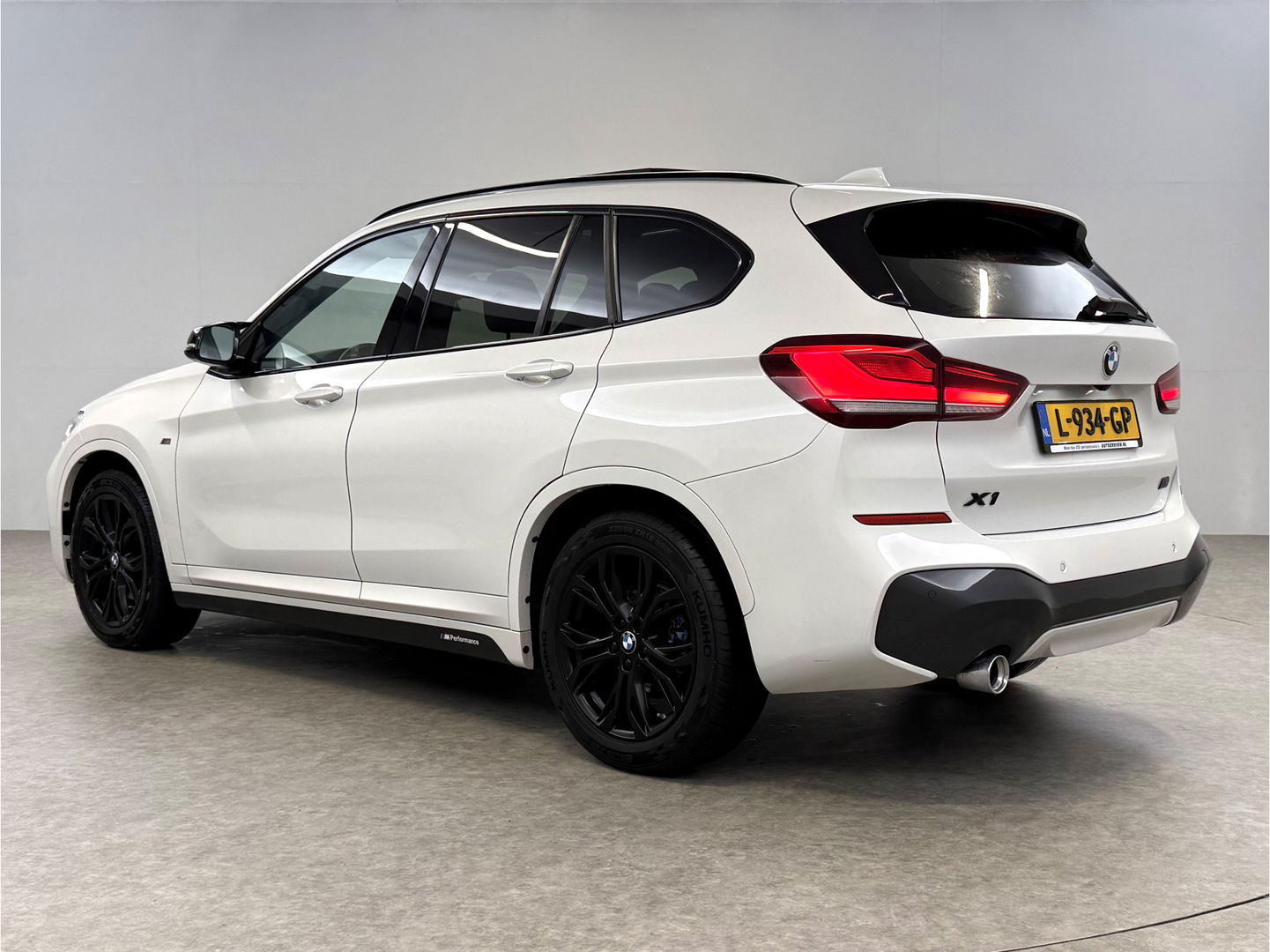BMW X1 sDrive18i M-Sport | Pano | Camera | Sfeer | Trekh. | Navigatie | Stoelverw. | Cruise