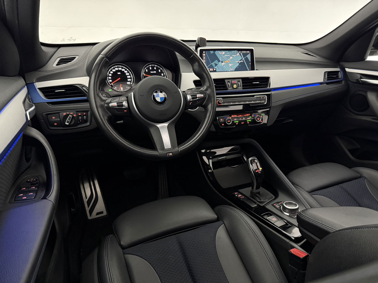 BMW X1 sDrive18i M-Sport | Pano | Camera | Sfeer | Trekh. | Navigatie | Stoelverw. | Cruise