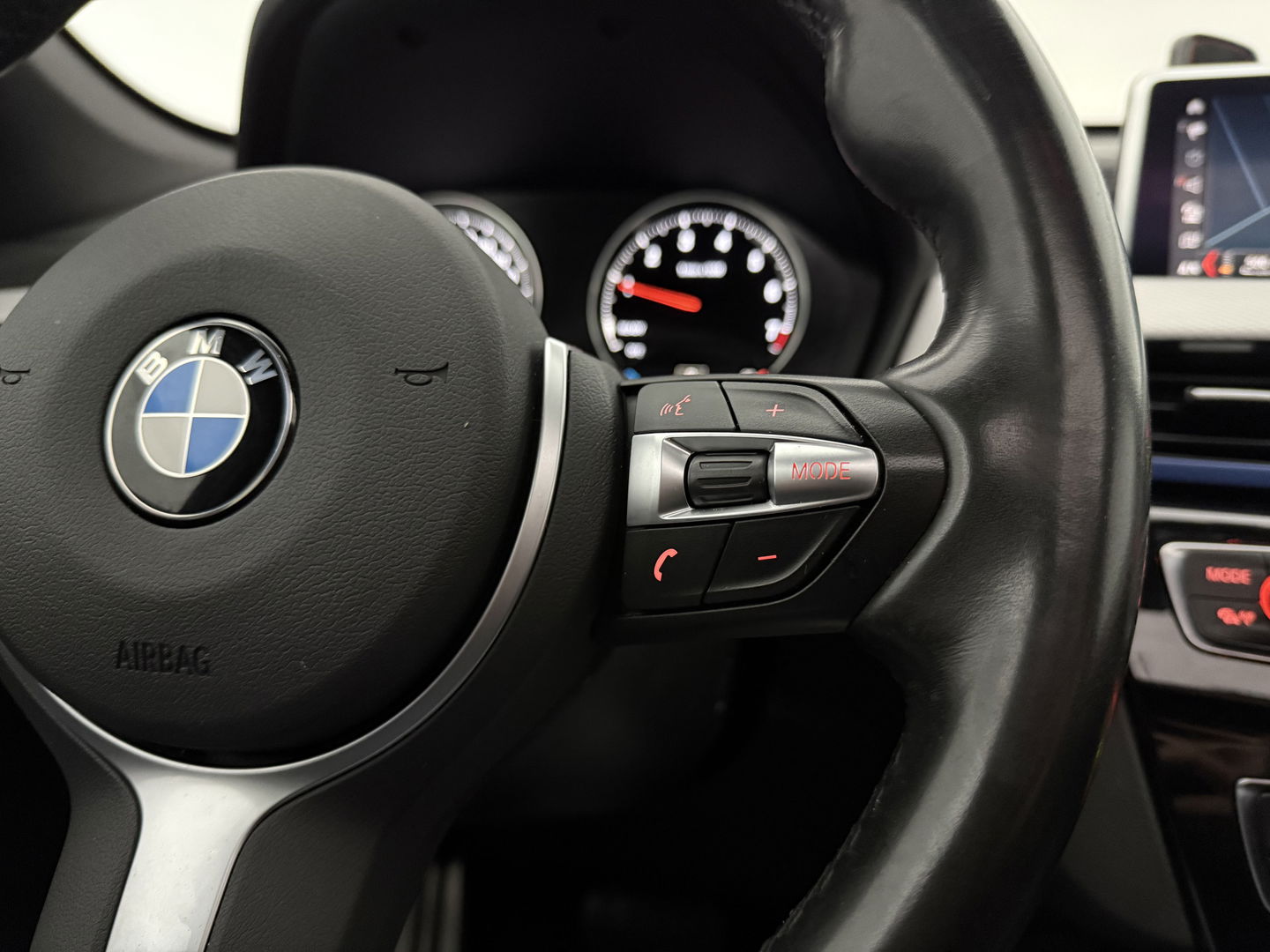 BMW X1 sDrive18i M-Sport | Pano | Camera | Sfeer | Trekh. | Navigatie | Stoelverw. | Cruise