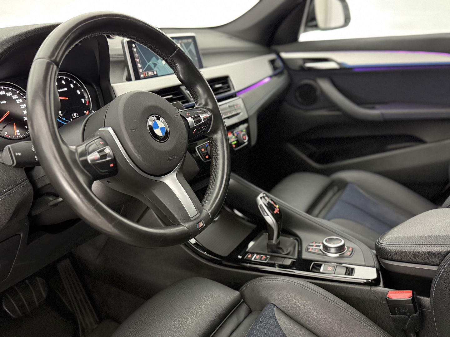 BMW X1 sDrive18i M-Sport | Pano | Camera | Sfeer | Trekh. | Navigatie | Stoelverw. | Cruise