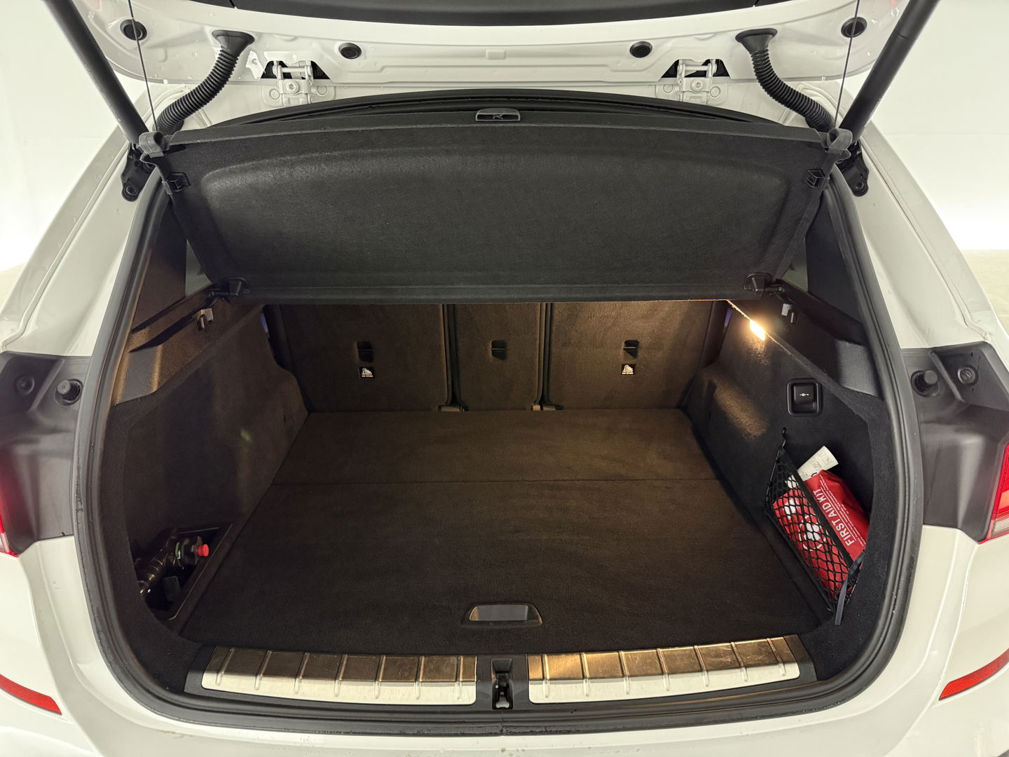 BMW X1 sDrive18i M-Sport | Pano | Camera | Sfeer | Trekh. | Navigatie | Stoelverw. | Cruise