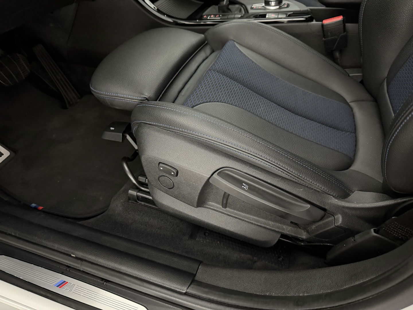 BMW X1 sDrive18i M-Sport | Pano | Camera | Sfeer | Trekh. | Navigatie | Stoelverw. | Cruise