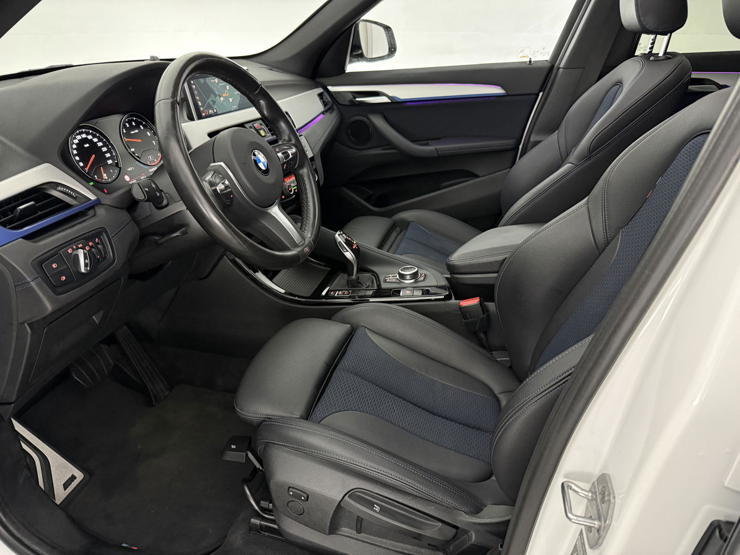 BMW X1 sDrive18i M-Sport | Pano | Camera | Sfeer | Trekh. | Navigatie | Stoelverw. | Cruise