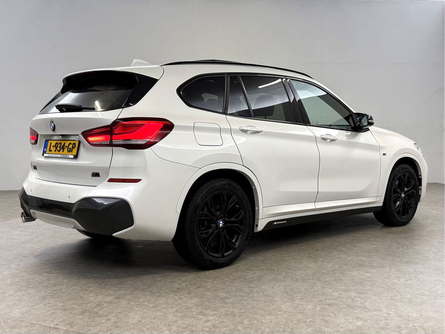 BMW X1 sDrive18i M-Sport | Pano | Camera | Sfeer | Trekh. | Navigatie | Stoelverw. | Cruise