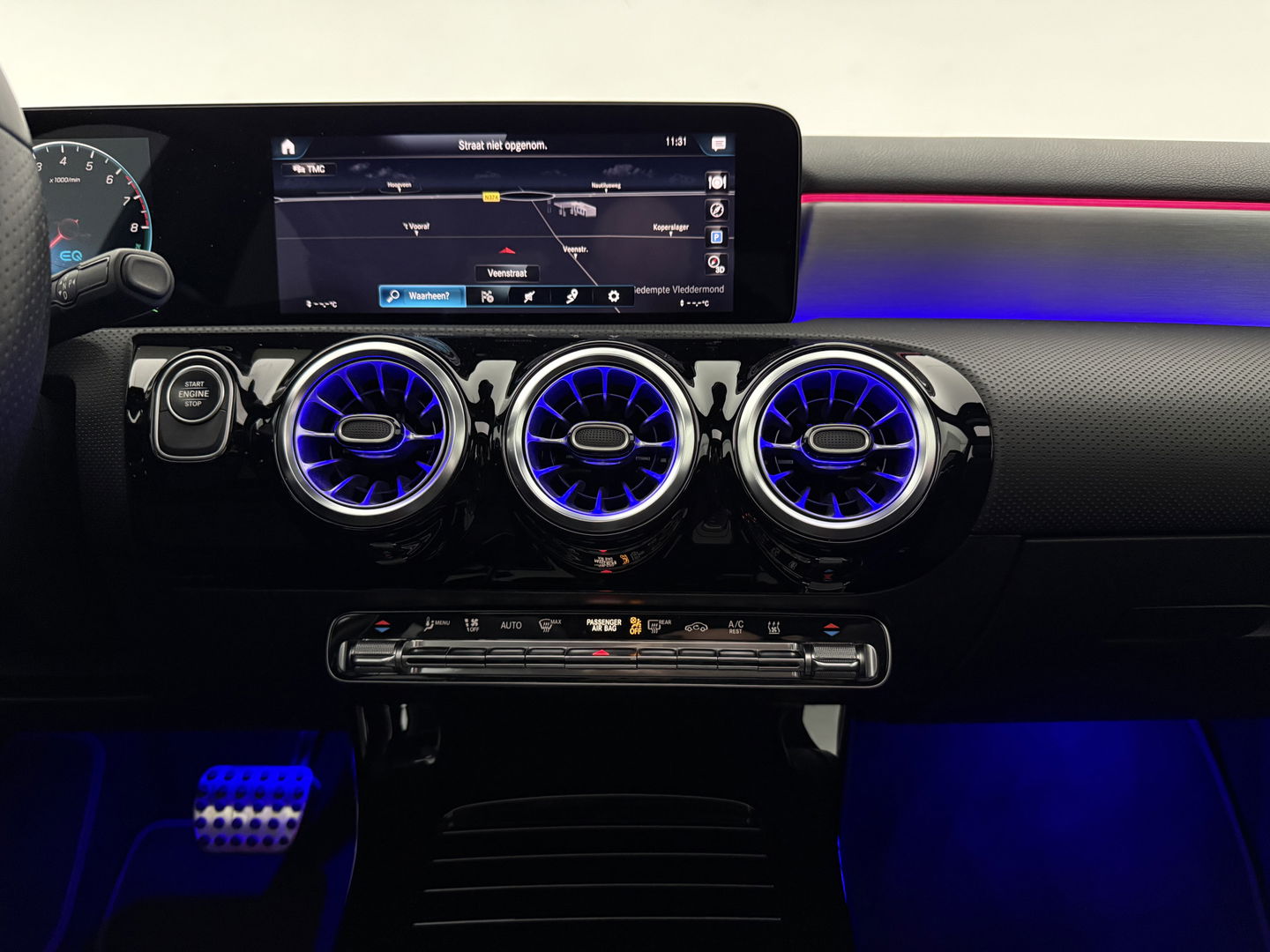 Mercedes-Benz A-Klasse 250 e AMG | SOH 93% | Pano | Sfeerverl. | Memory | Virtual | Camera | Keyless | Trekh. | Carplay