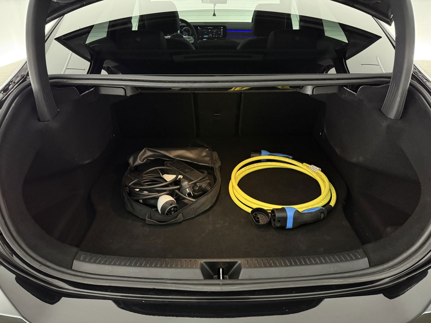 Mercedes-Benz A-Klasse 250 e AMG | SOH 93% | Pano | Sfeerverl. | Memory | Virtual | Camera | Keyless | Trekh. | Carplay