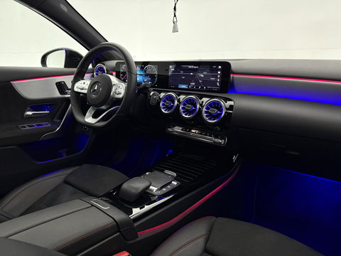Mercedes-Benz A-Klasse 250 e AMG | SOH 93% | Pano | Sfeerverl. | Memory | Virtual | Camera | Keyless | Trekh. | Carplay