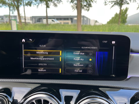 Mercedes-Benz A-Klasse 250 AMG|Pano|Camera|Carplay|Ambient Light|Stoelverwarming|224PK