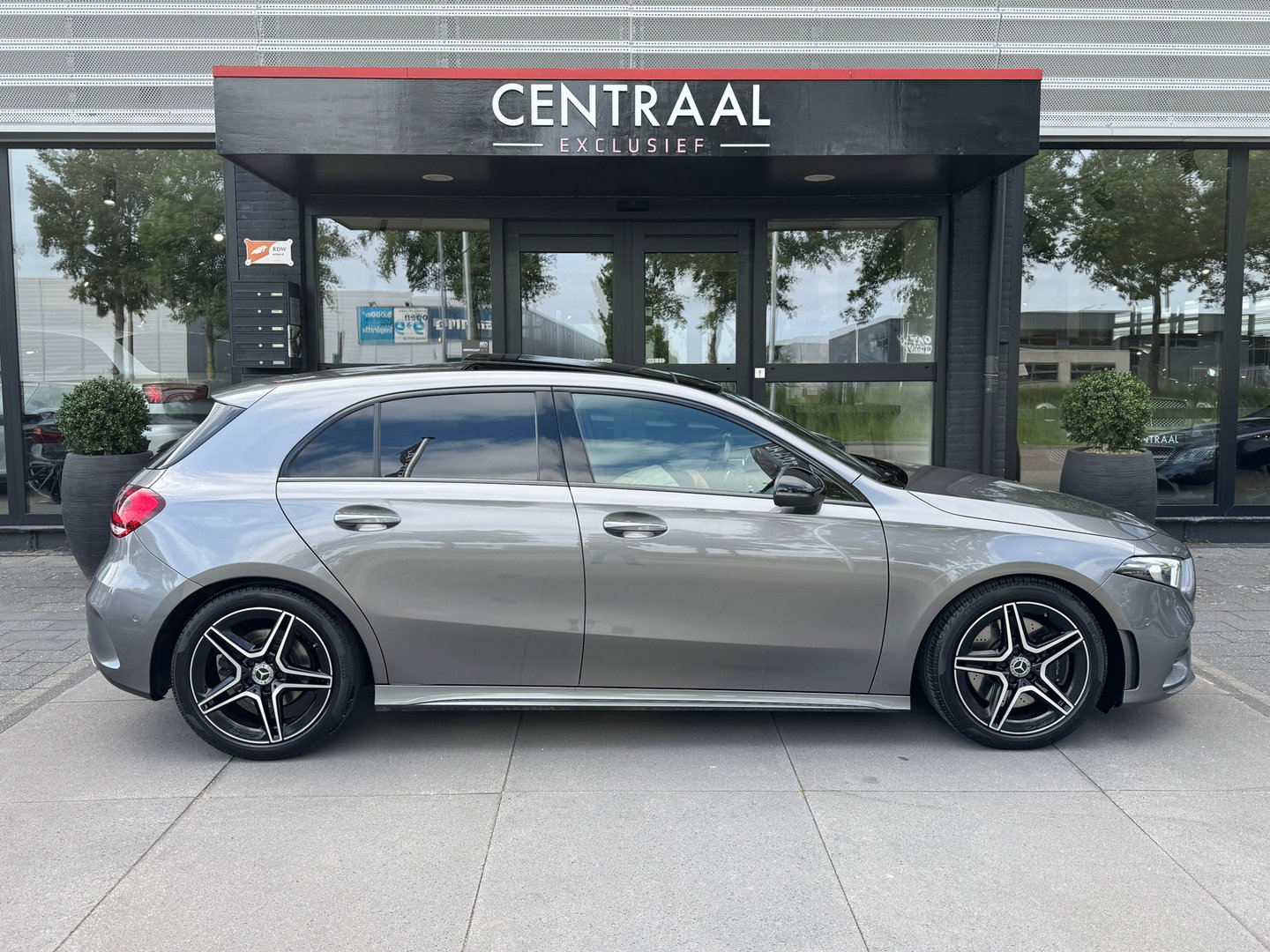 Mercedes-Benz A-Klasse 250 AMG|Pano|Camera|Carplay|Ambient Light|Stoelverwarming|224PK