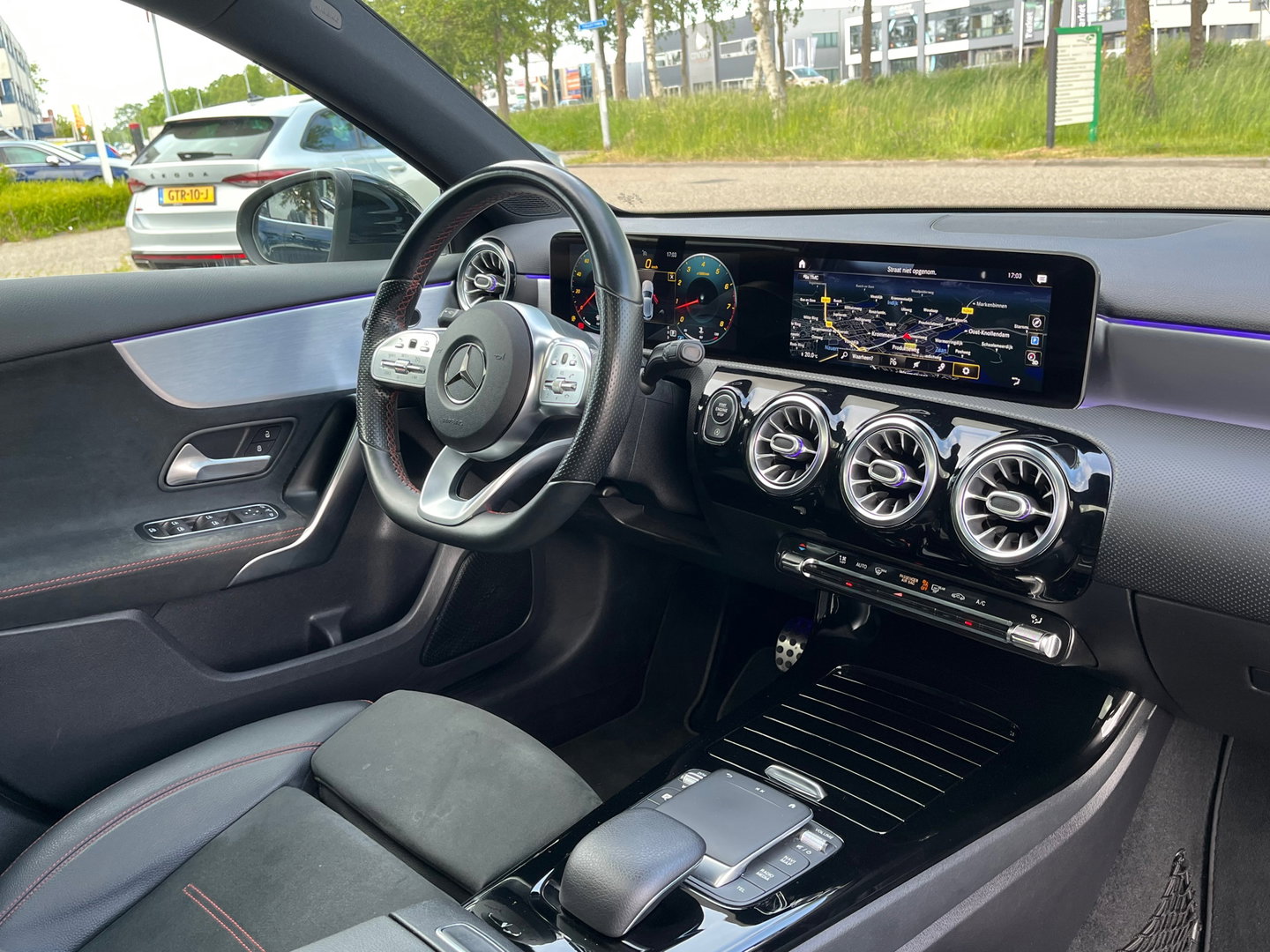 Mercedes-Benz A-Klasse 250 AMG|Pano|Camera|Carplay|Ambient Light|Stoelverwarming|224PK