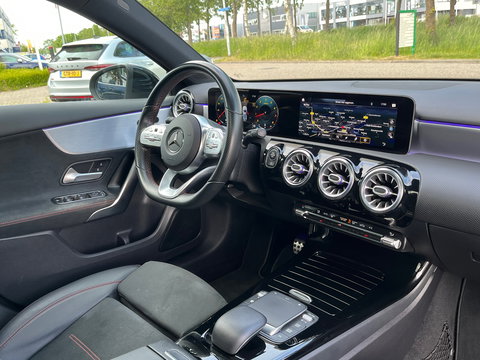 Mercedes-Benz A-Klasse 250 AMG|Pano|Camera|Carplay|Ambient Light|Stoelverwarming|224PK