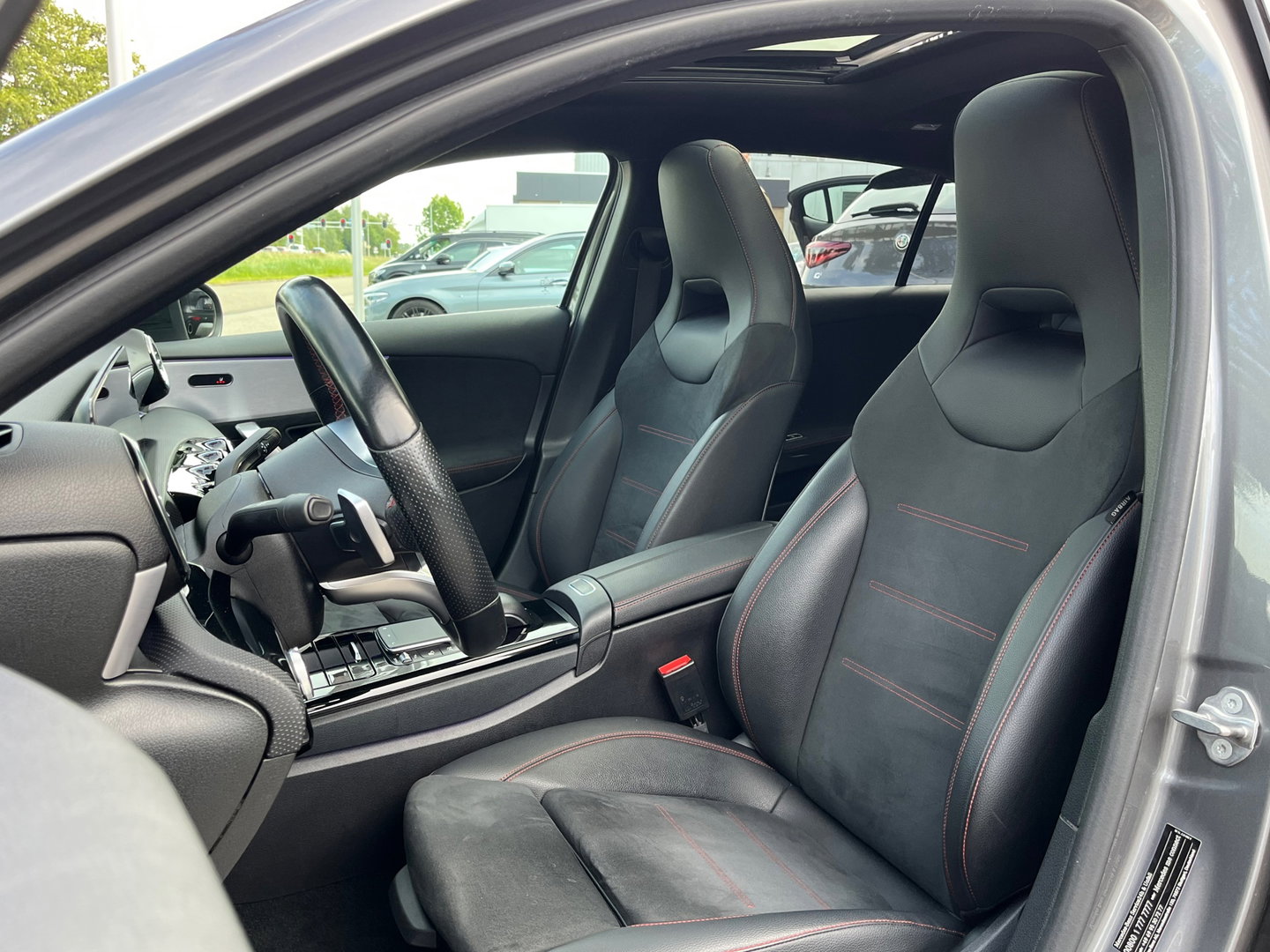 Mercedes-Benz A-Klasse 250 AMG|Pano|Camera|Carplay|Ambient Light|Stoelverwarming|224PK