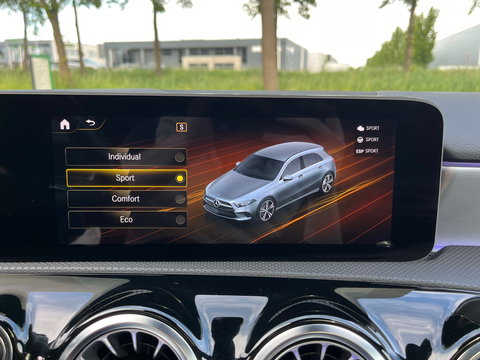 Mercedes-Benz A-Klasse 250 AMG|Pano|Camera|Carplay|Ambient Light|Stoelverwarming|224PK