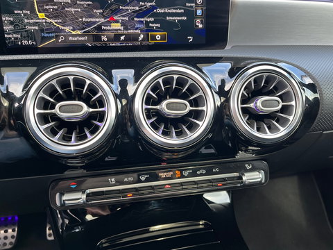 Mercedes-Benz A-Klasse 250 AMG|Pano|Camera|Carplay|Ambient Light|Stoelverwarming|224PK