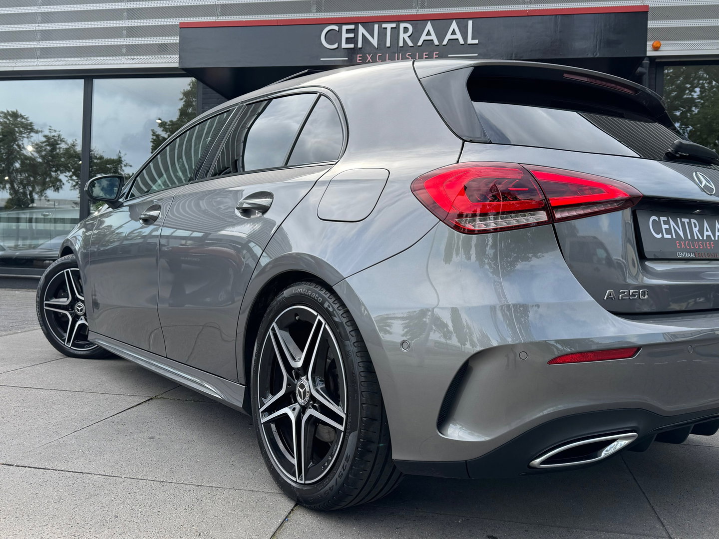 Mercedes-Benz A-Klasse 250 AMG|Pano|Camera|Carplay|Ambient Light|Stoelverwarming|224PK