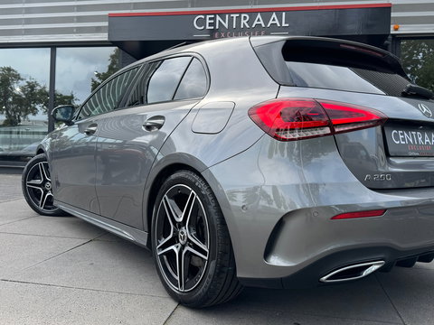 Mercedes-Benz A-Klasse 250 AMG|Pano|Camera|Carplay|Ambient Light|Stoelverwarming|224PK
