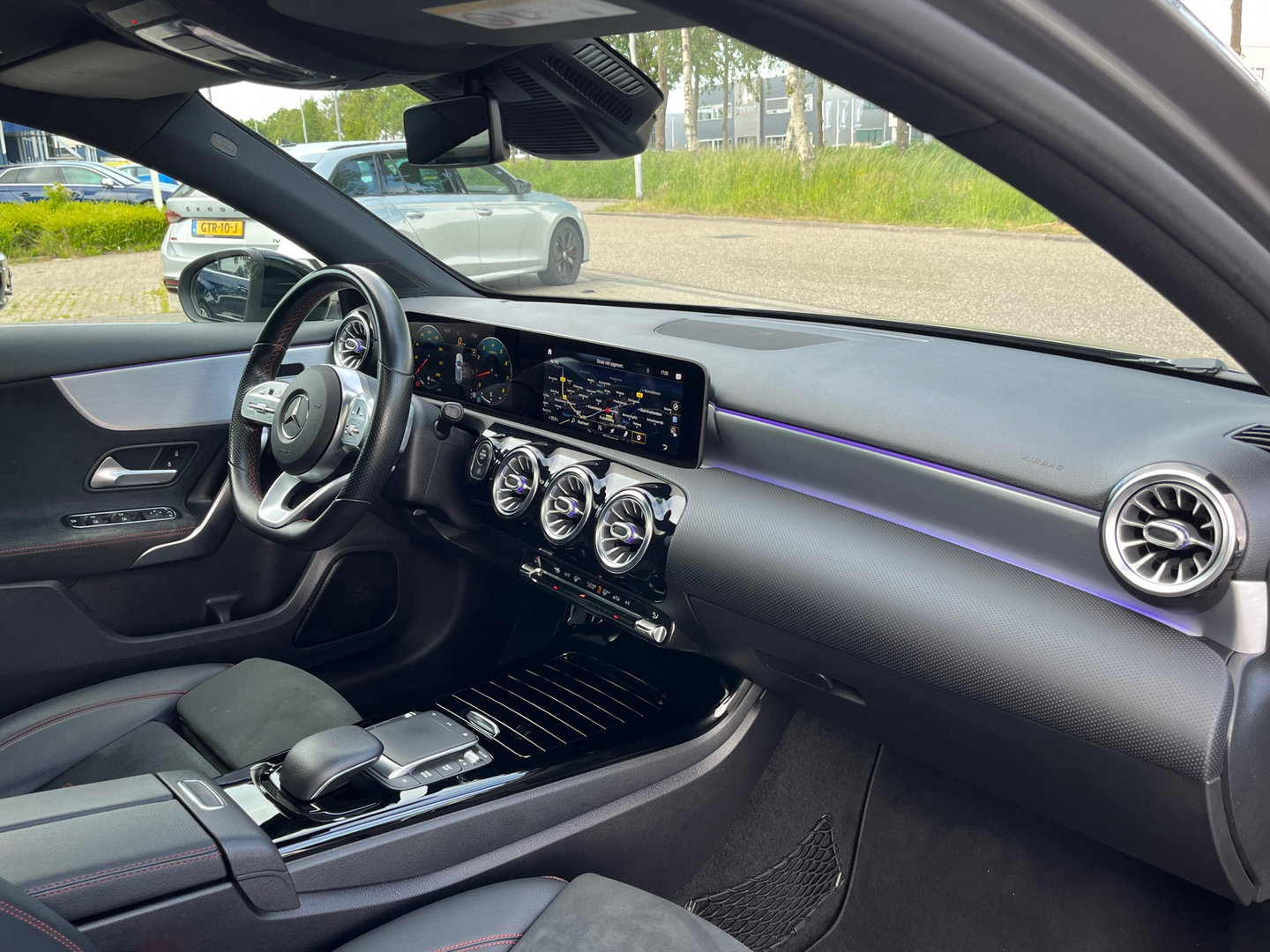 Mercedes-Benz A-Klasse 250 AMG|Pano|Camera|Carplay|Ambient Light|Stoelverwarming|224PK