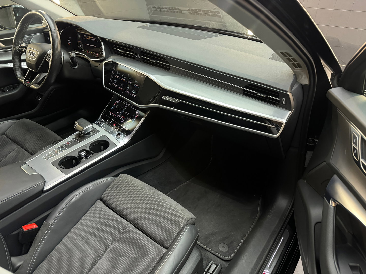 Audi A6 Avant 55 TFSI e quattro Competi Pano|Memory|Trekhaak