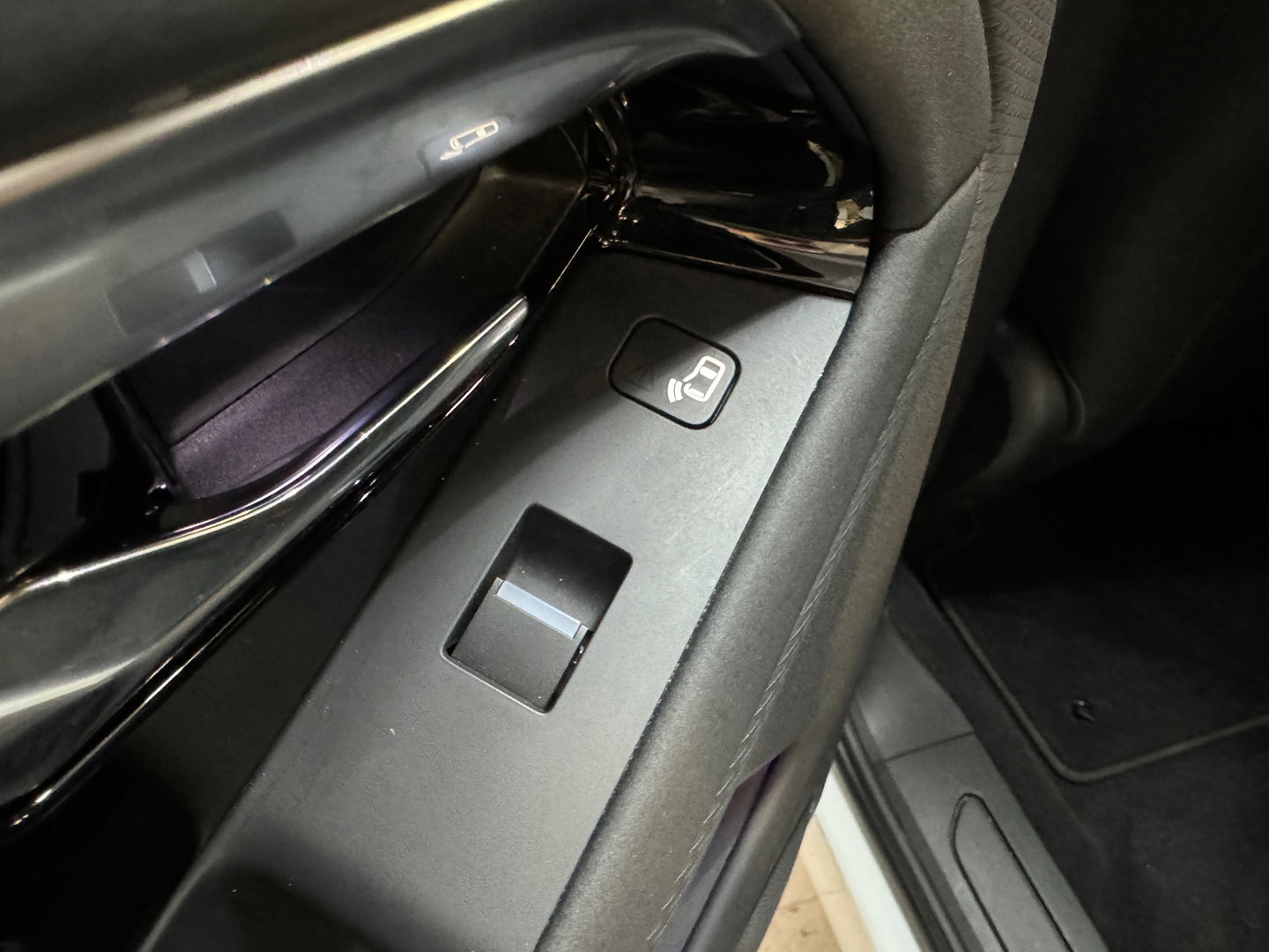 Land Rover Range Rover Evoque 1.5 P300e AWD R-Dynamic SE ACC