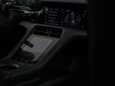 Porsche Taycan Performance 84 kWh 21'' Sport Chrono Panodak Sportstoelen Warmtepomp