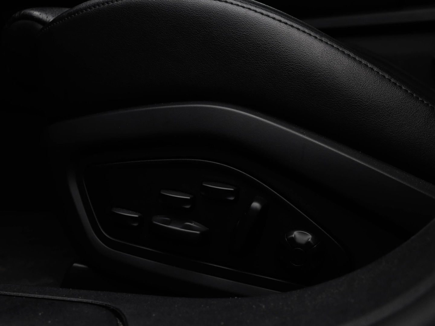 Porsche Taycan Performance 84 kWh 21'' Sport Chrono Panodak Sportstoelen Warmtepomp