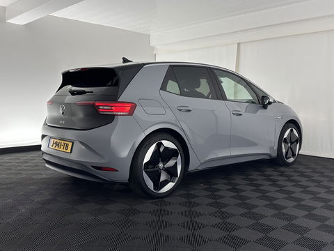 Volkswagen ID.3 First Max 58 kWh [ 3-Fase-11kW ] {SOH-92%} (INCL-BTW) *PANO | HEAD-UP | ADAPTIVE-CRUISE | FULL-LED | BLINDSPOT | CAMERA | KEYLESS | MICROFIBRE | AMBIENTLIGHT | NAVI-FULLMAP | DAB+ | ECC | HEATED-SPORTSEATS | DIGI-COCKPIT | 20"ALU*