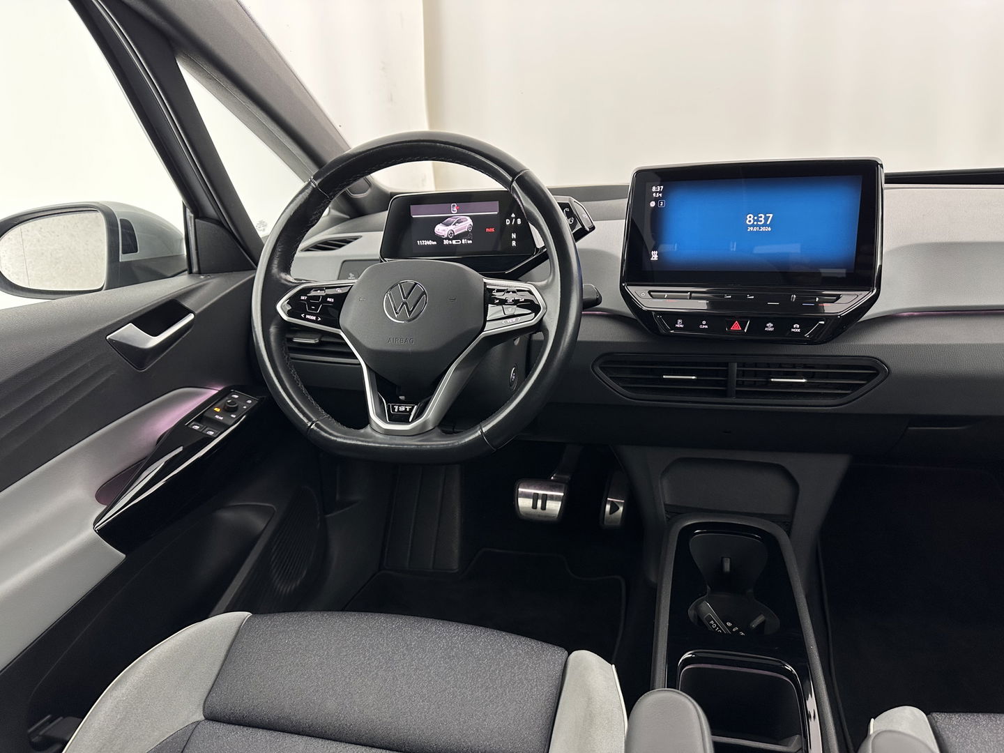 Volkswagen ID.3 First Max 58 kWh [ 3-Fase-11kW ] {SOH-92%} (INCL-BTW) *PANO | HEAD-UP | ADAPTIVE-CRUISE | FULL-LED | BLINDSPOT | CAMERA | KEYLESS | MICROFIBRE | AMBIENTLIGHT | NAVI-FULLMAP | DAB+ | ECC | HEATED-SPORTSEATS | DIGI-COCKPIT | 20"ALU*