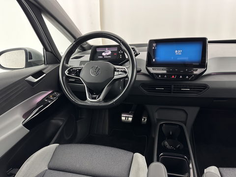 Volkswagen ID.3 First Max 58 kWh [ 3-Fase-11kW ] {SOH-92%} (INCL-BTW) *PANO | HEAD-UP | ADAPTIVE-CRUISE | FULL-LED | BLINDSPOT | CAMERA | KEYLESS | MICROFIBRE | AMBIENTLIGHT | NAVI-FULLMAP | DAB+ | ECC | HEATED-SPORTSEATS | DIGI-COCKPIT | 20"ALU*