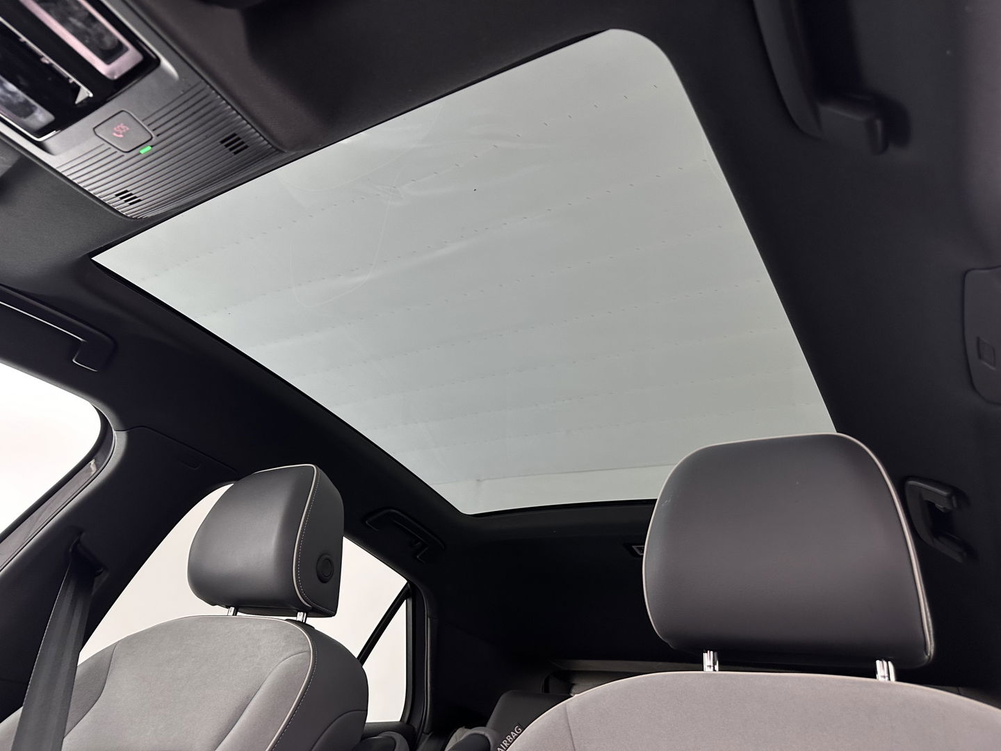 Volkswagen ID.3 First Max 58 kWh [ 3-Fase-11kW ] {SOH-92%} (INCL-BTW) *PANO | HEAD-UP | ADAPTIVE-CRUISE | FULL-LED | BLINDSPOT | CAMERA | KEYLESS | MICROFIBRE | AMBIENTLIGHT | NAVI-FULLMAP | DAB+ | ECC | HEATED-SPORTSEATS | DIGI-COCKPIT | 20"ALU*