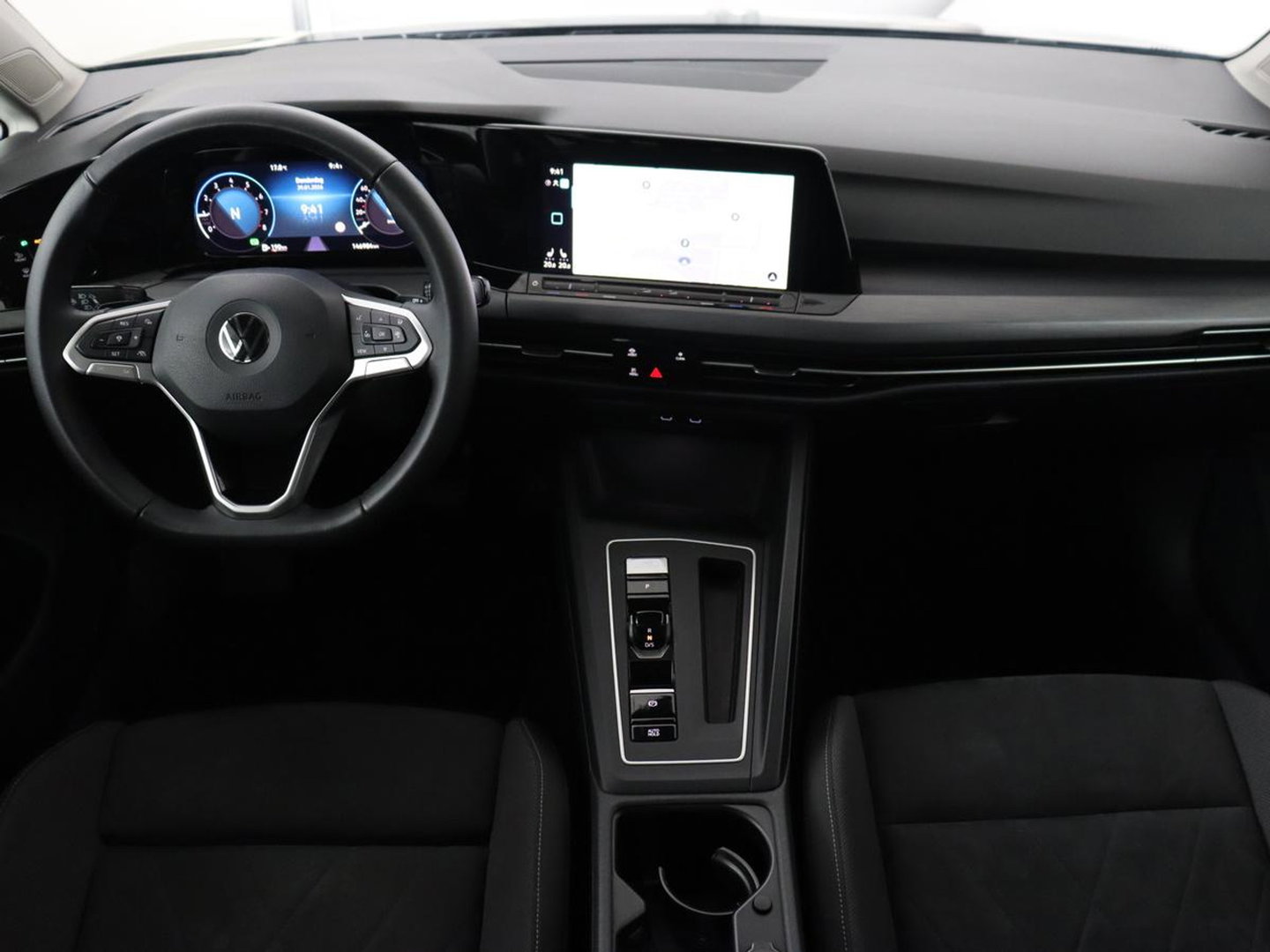 Volkswagen Golf 1.5 eTSI Style | Stoelverwarming | Trekhaak | Camera | Stuurverwarming | Memory | Sfeerverlichting | Carplay | Navigatie | Adaptive cruise | Parkeerhulp | Climate control